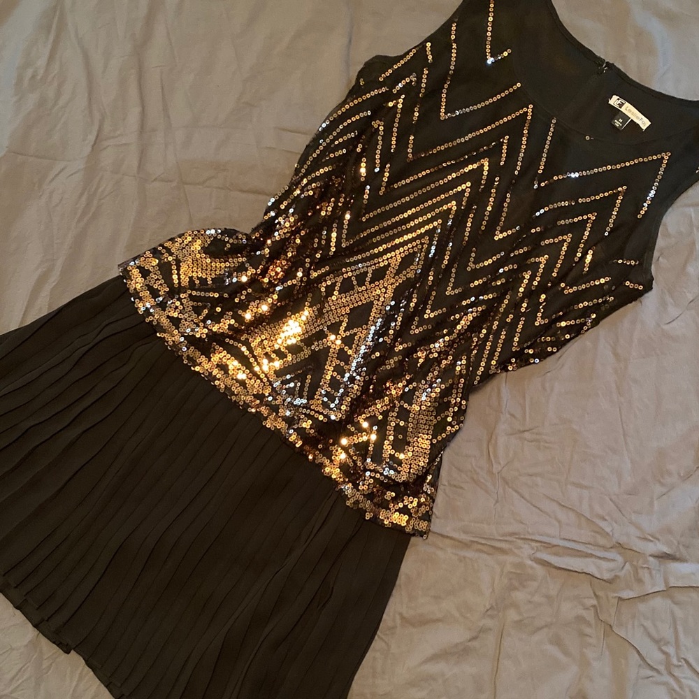 LeslieFay Flapper Dress in Gold/Black